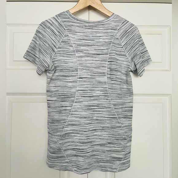 {Lululemon} Make Miles Count Short Sleeve Tee in Space Dye White Silver Spoon 6 - Picture 4 of 7